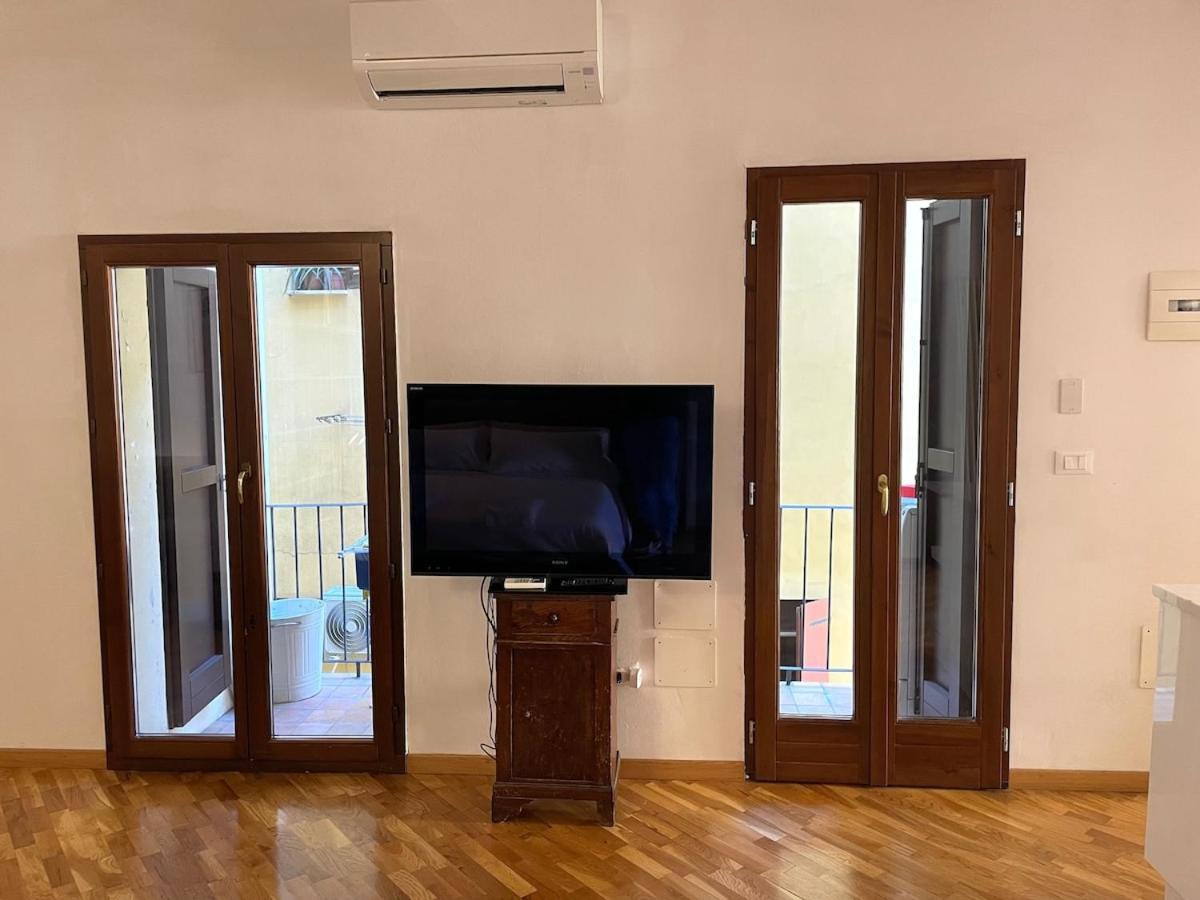 Apartamento Loft Del Pratello Bolonia Exterior foto